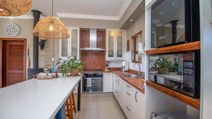 3 Bedroom Property for Sale in The Coves North West